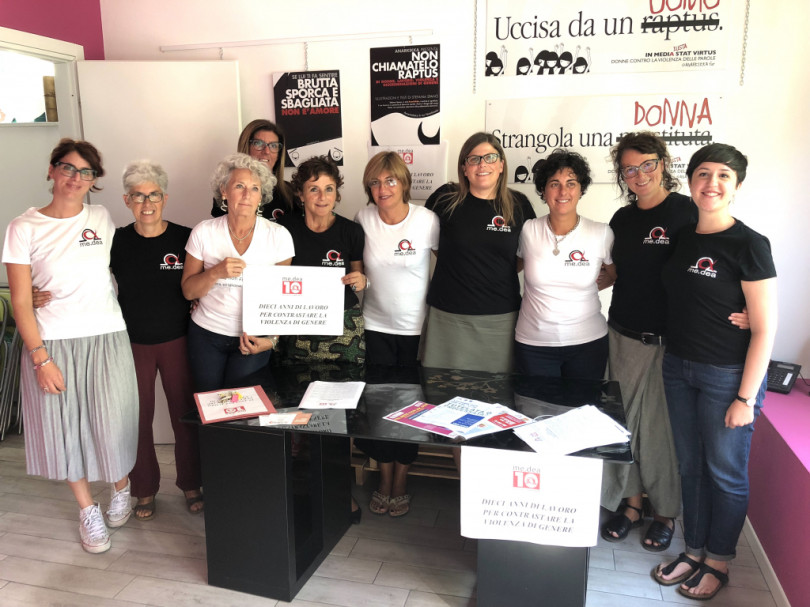 Me.dea assicura ascolto e sostegno anche ad agosto